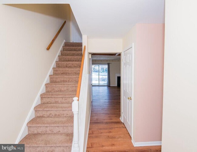Building Photo - 221 Leedom Way