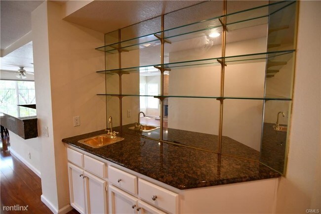 Foto del edificio - 4 br, 3 bath House - 18 Kendall St