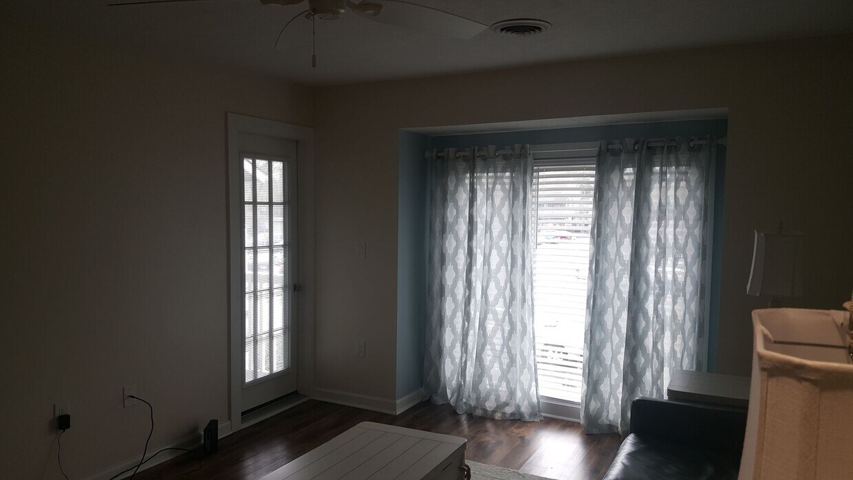 Foto principal - Beautiful 1 Bedroom Condo Centrally Locate...