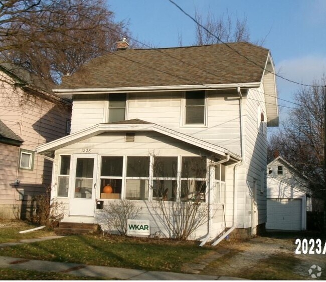 Building Photo - 1228 W Barnes Ave
