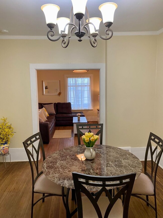 Comedor - 214 Chestnut St