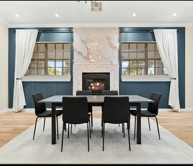 Foto del edificio - 5009 Elm Grove Dr