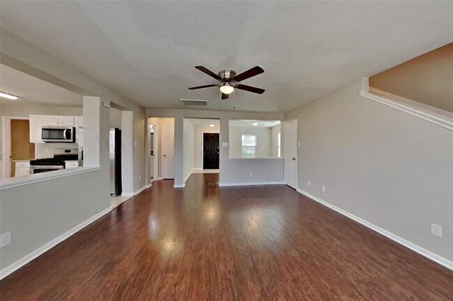 Building Photo - 20631 Hillsdale Park Dr