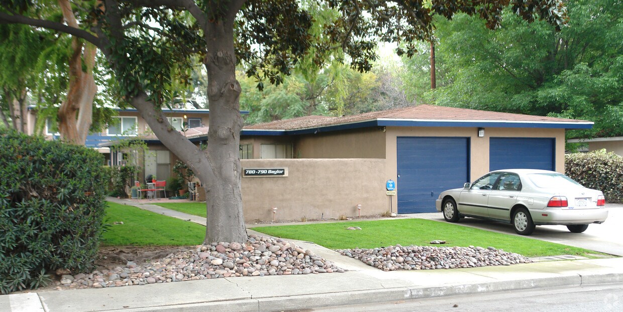Foto del edificio - 784 Baylor Ave