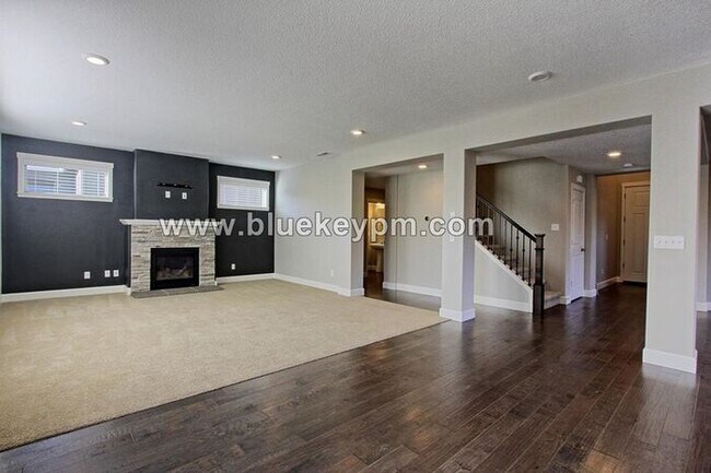 Foto del edificio - 4 Bed, 2.5 Baths Home Near Ward Road and N...