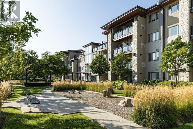 Photo du bâtiment - 570 Lolita Gardens