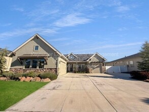 Building Photo - 8368 W Sparks Lake Dr