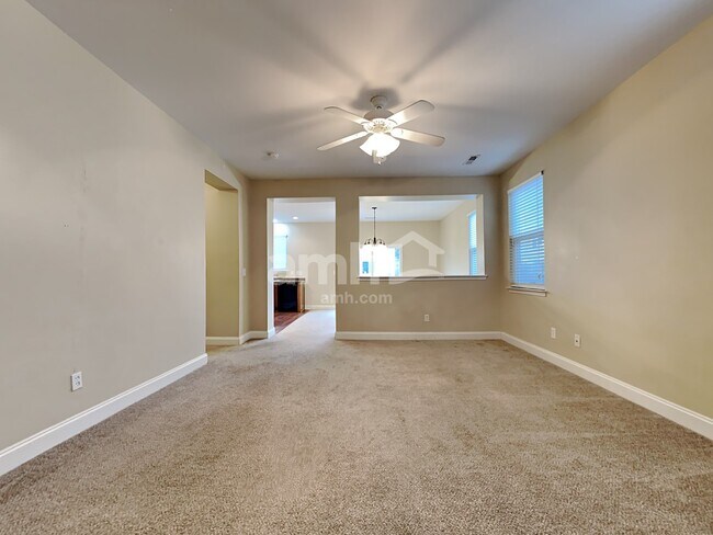 Foto del edificio - 8821 Shadowglen Dr