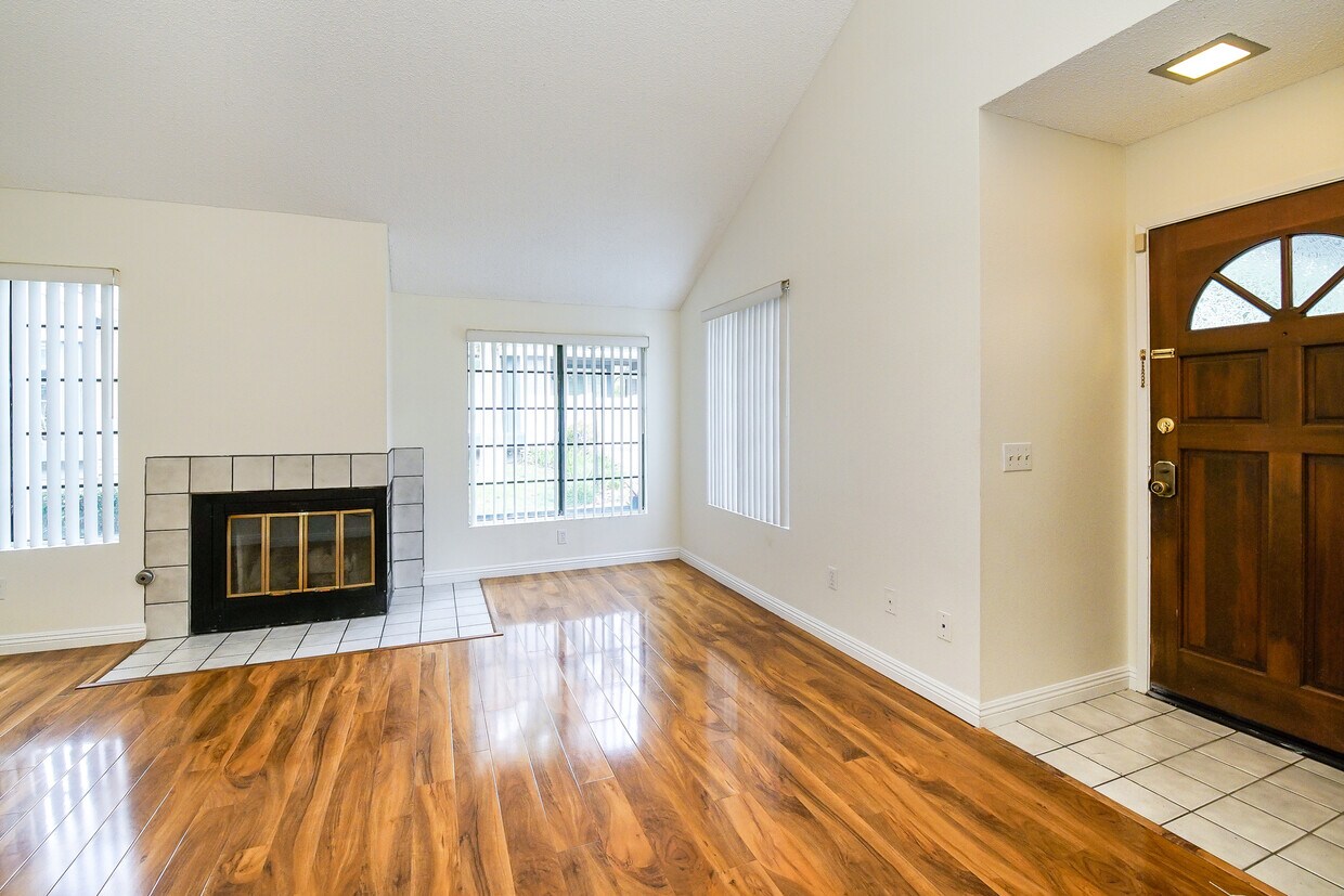 221 Alder Ct, Azusa, CA 91702 Townhome Rentals in Azusa CA