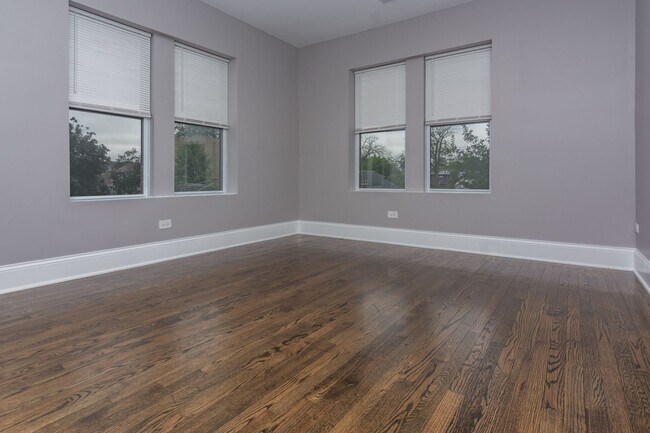 Building Photo - 1330 W 78th St