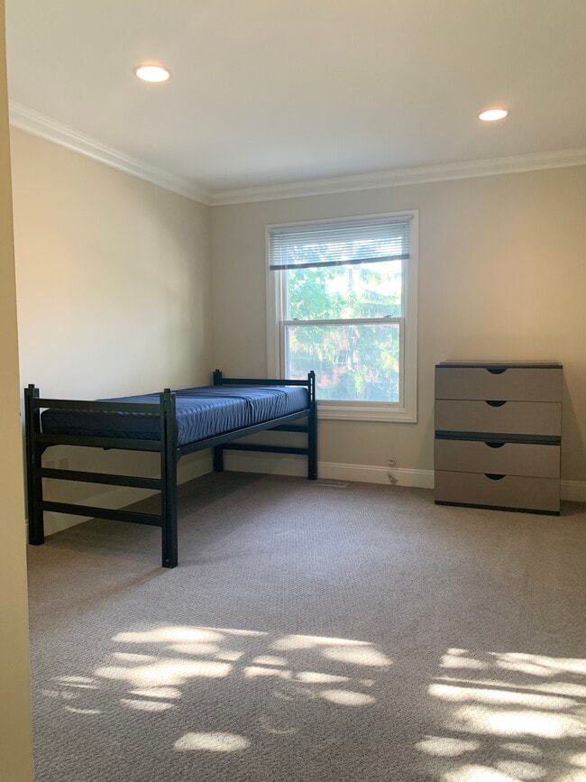 Building Photo - 1327 Geddes Ave