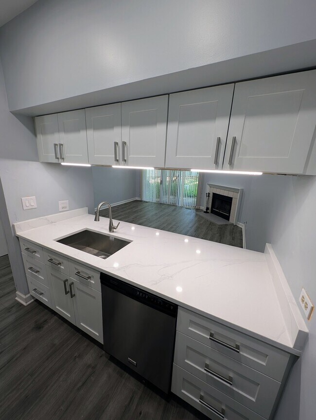 Building Photo - 1122 Regency Dr