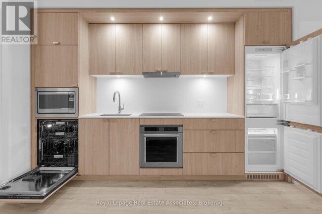 Building Photo - 259 The Kingsway