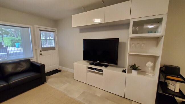 SALA DE ESTAR - 1008 SE 4th St
