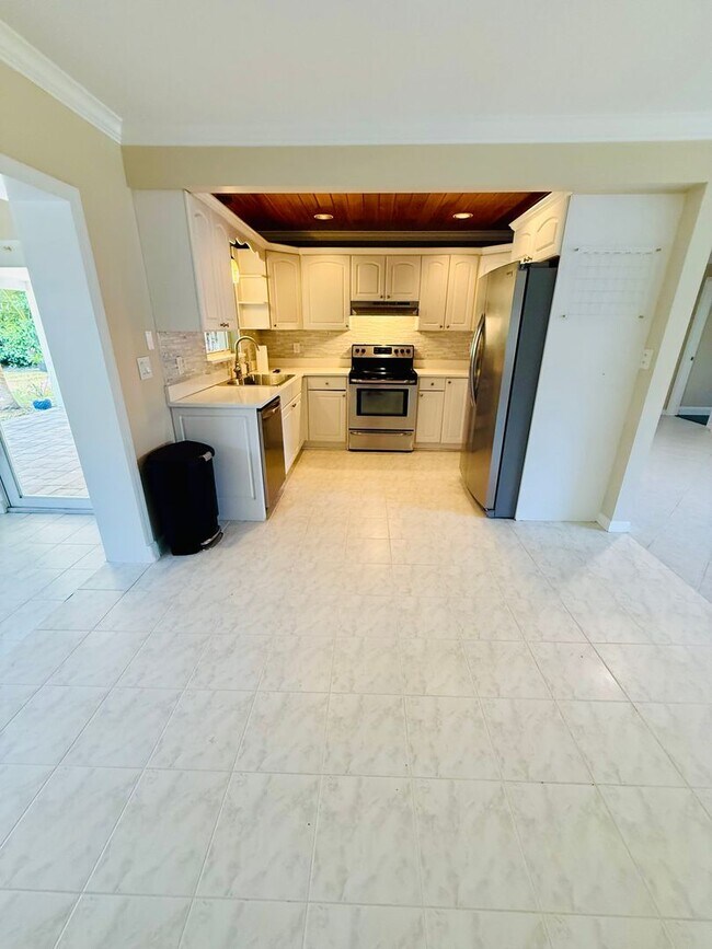 Building Photo - 3/2/1 Rocky Point Home w/Fenced Backyard &...