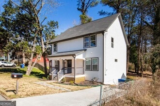 Building Photo - 870 Gaston St SW
