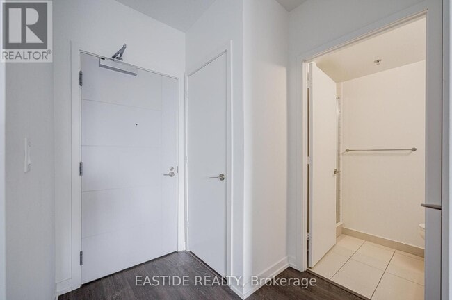 Building Photo - 203 College St