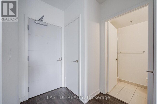 Photo du bâtiment - 203 College St