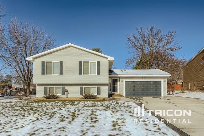 Building Photo - 7030 Sherwood Rd