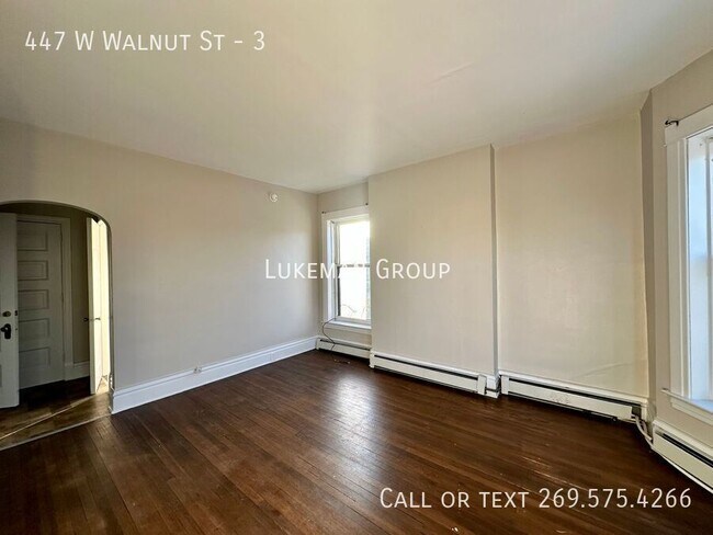 Building Photo - 447 W Walnut St