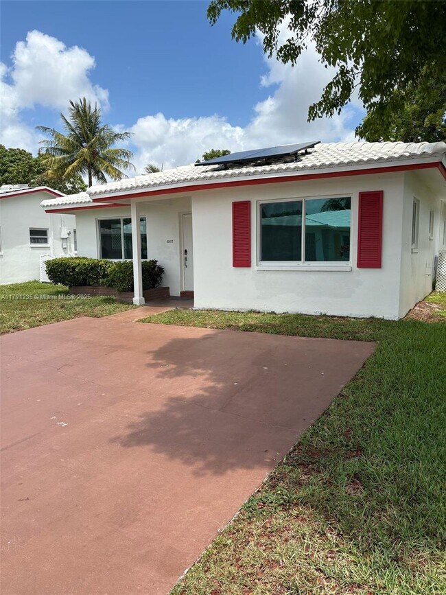 Foto del edificio - 6807 NW 75th St