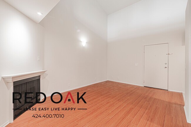 Building Photo - 4651 Cahuenga Blvd