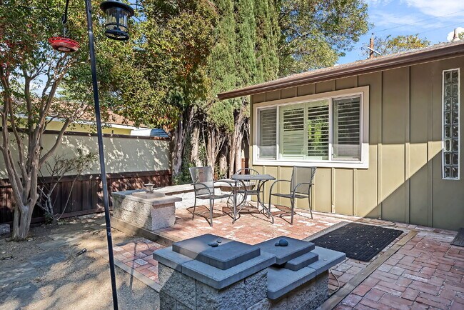 Building Photo - Discover the heart of central Davis living