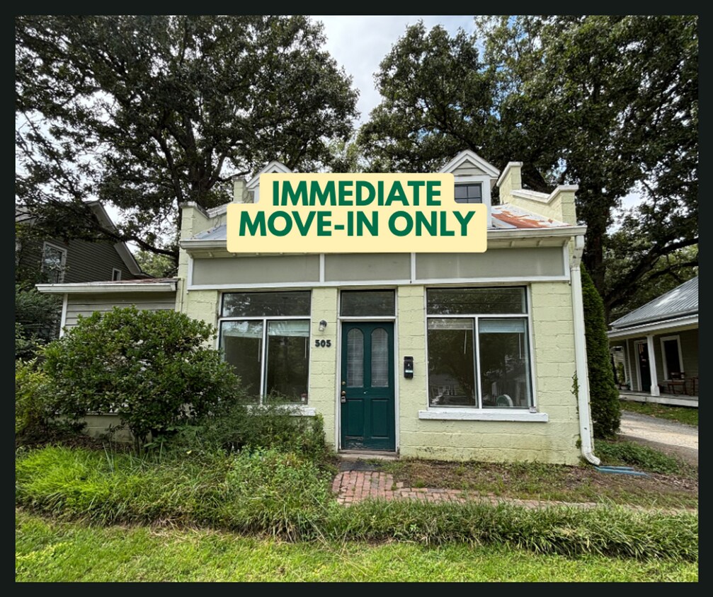 Foto principal - 4-Bedroom Apartment in Prime Downtown Carr...