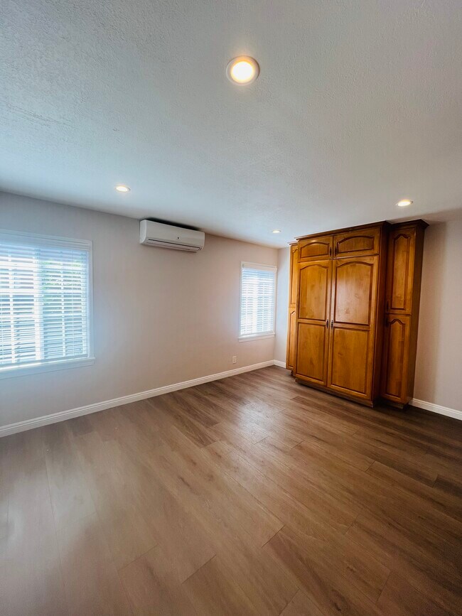 bedroom 1 - 12542 Menlo Ave