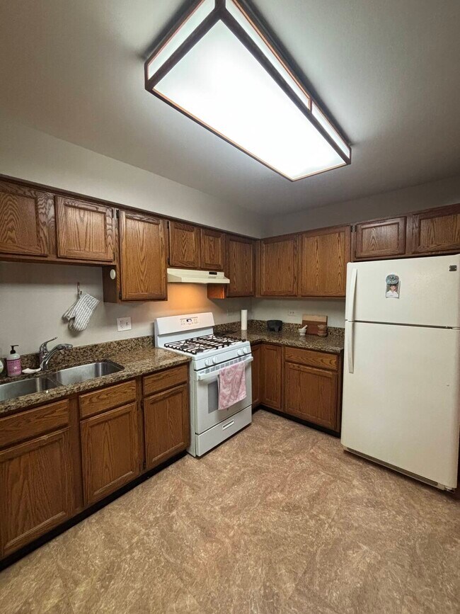 Foto del edificio - 781 N Shady Oaks Dr