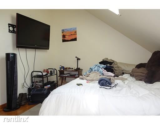 Building Photo - 63 Mapleton St