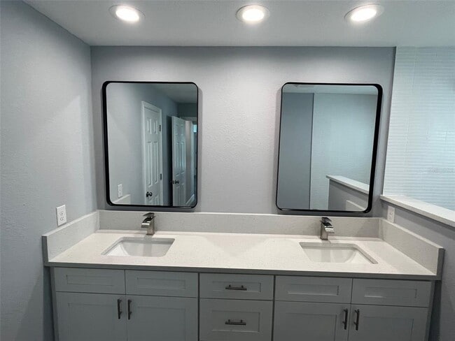 Building Photo - 8362 Santa Cruz Dr