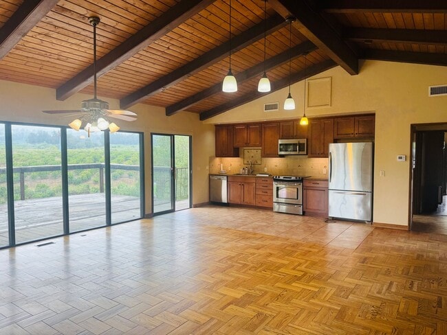 Building Photo - Escape to Serenity at Couples Retreat!