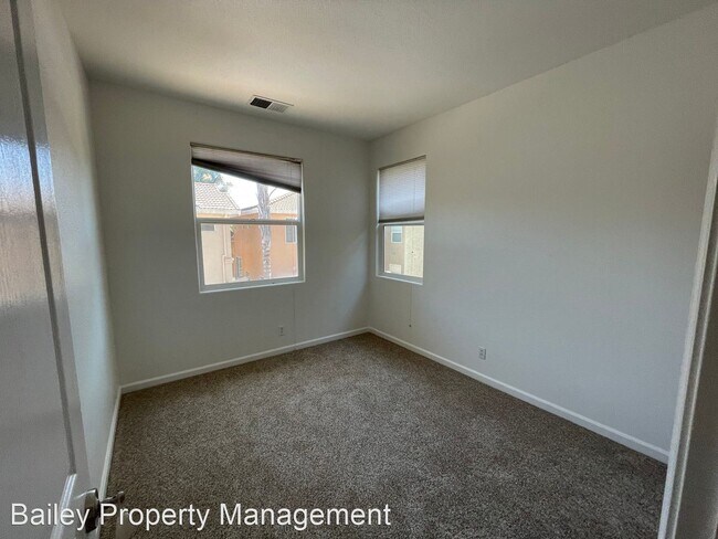 Foto del edificio - 5 br, 3 bath House - 525 Cirvelo Street