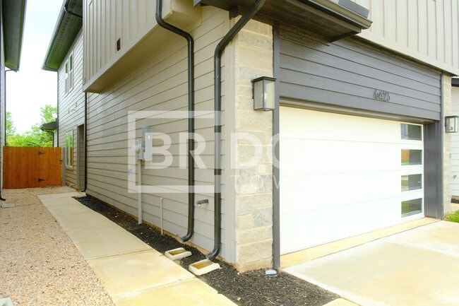 Building Photo - 6423 Pne Hts Dr