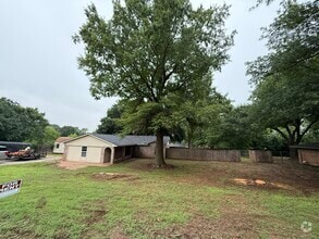 Building Photo - 401 Chickasaw Ave.