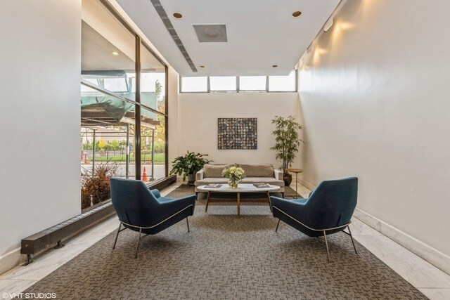 Foto del edificio - 6171 N Sheridan Rd