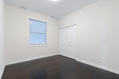 Foto del edificio - 1636 N Bosworth Ave