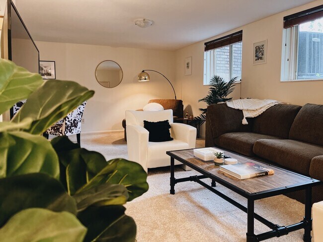 Living area - 3672 E Winesap Rd