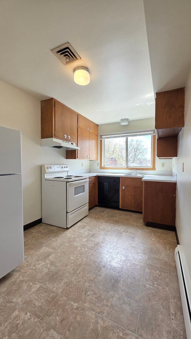 Building Photo - 908 8th St S