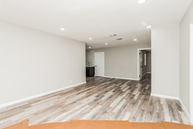 Building Photo - 2628 S Marsalis Ave