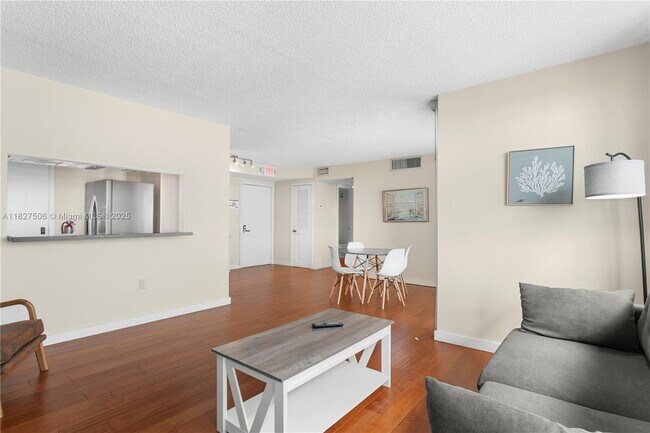 Foto del edificio - 9440 W Bay Harbor Dr