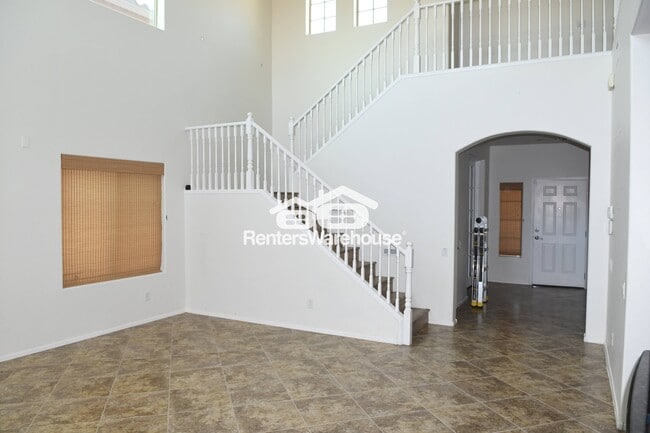 Foto del edificio - 10827 W Cottontail Ln