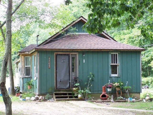 Building Photo - 9516 Dwight Rd