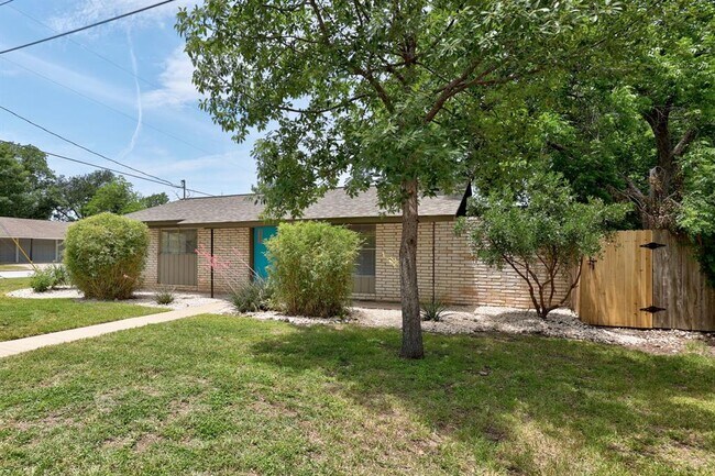 Foto del edificio - 8600 Hathaway Dr