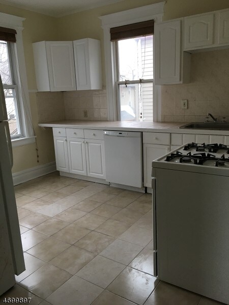 Foto del edificio - 24 Llewellyn Ave