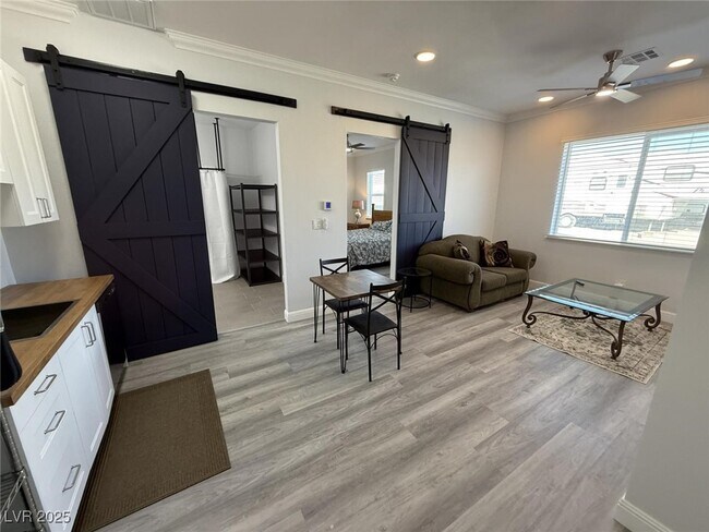 Foto del edificio - 8500 Rocky Ave