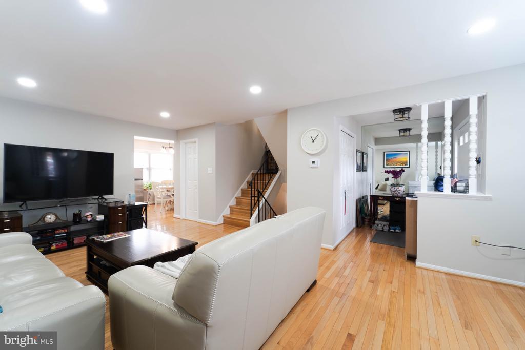 Primary Photo - 4541 Ravensworth Rd