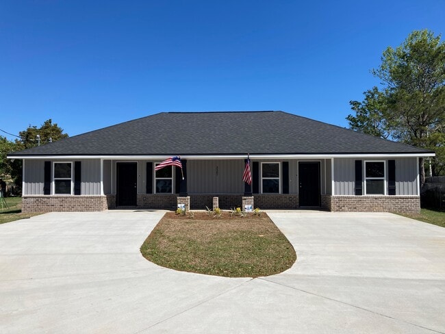 Building Photo - 3387 Green Briar Cir