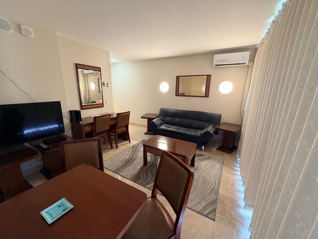 Building Photo - 444 Nahua St